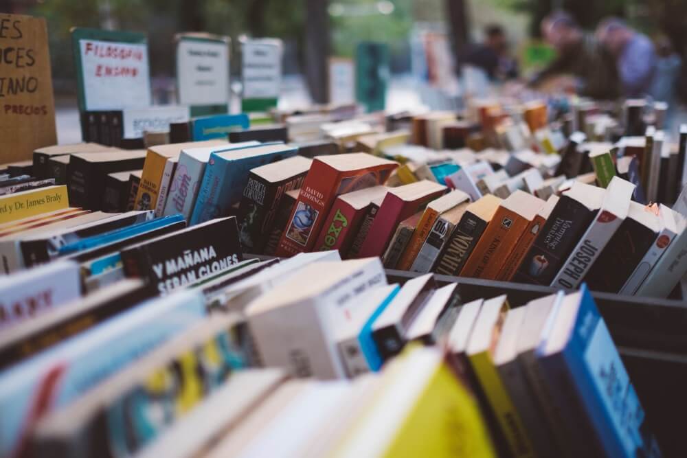 Umschlagplatz der Geschichten – Ein Samstag auf dem Bücherflohmarkt